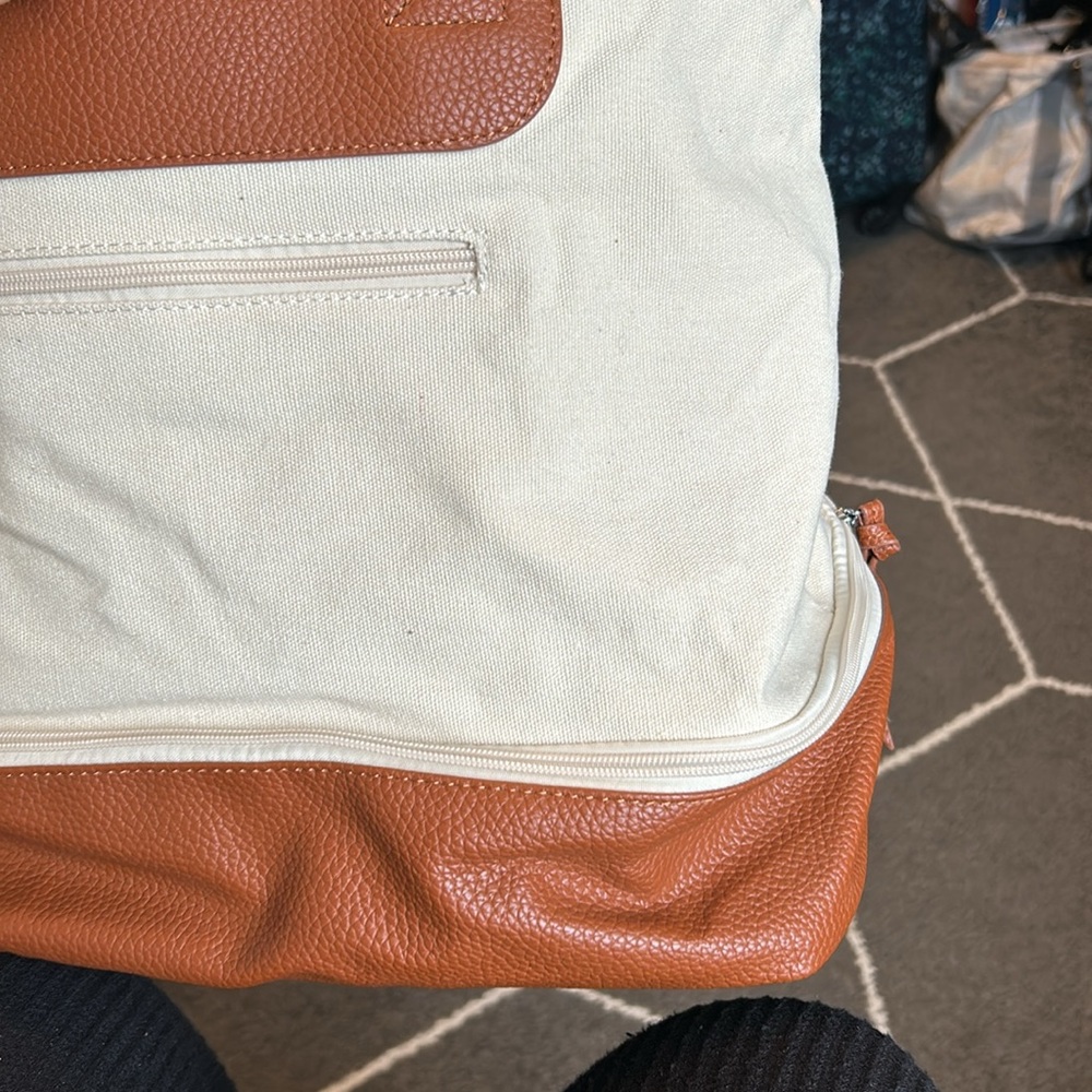 NWT Weekender Bag - Picture 3 of 4